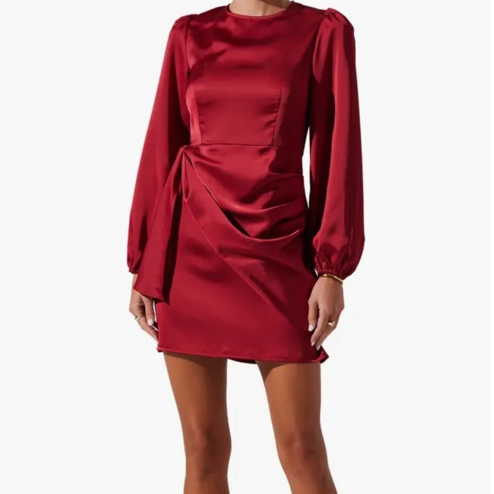 Worn one time. Bought at Nordstrom for $85. Super flattering on.